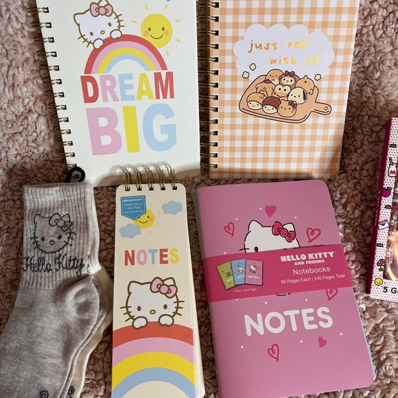 Hello kitty bundle - Picture 6 of 6